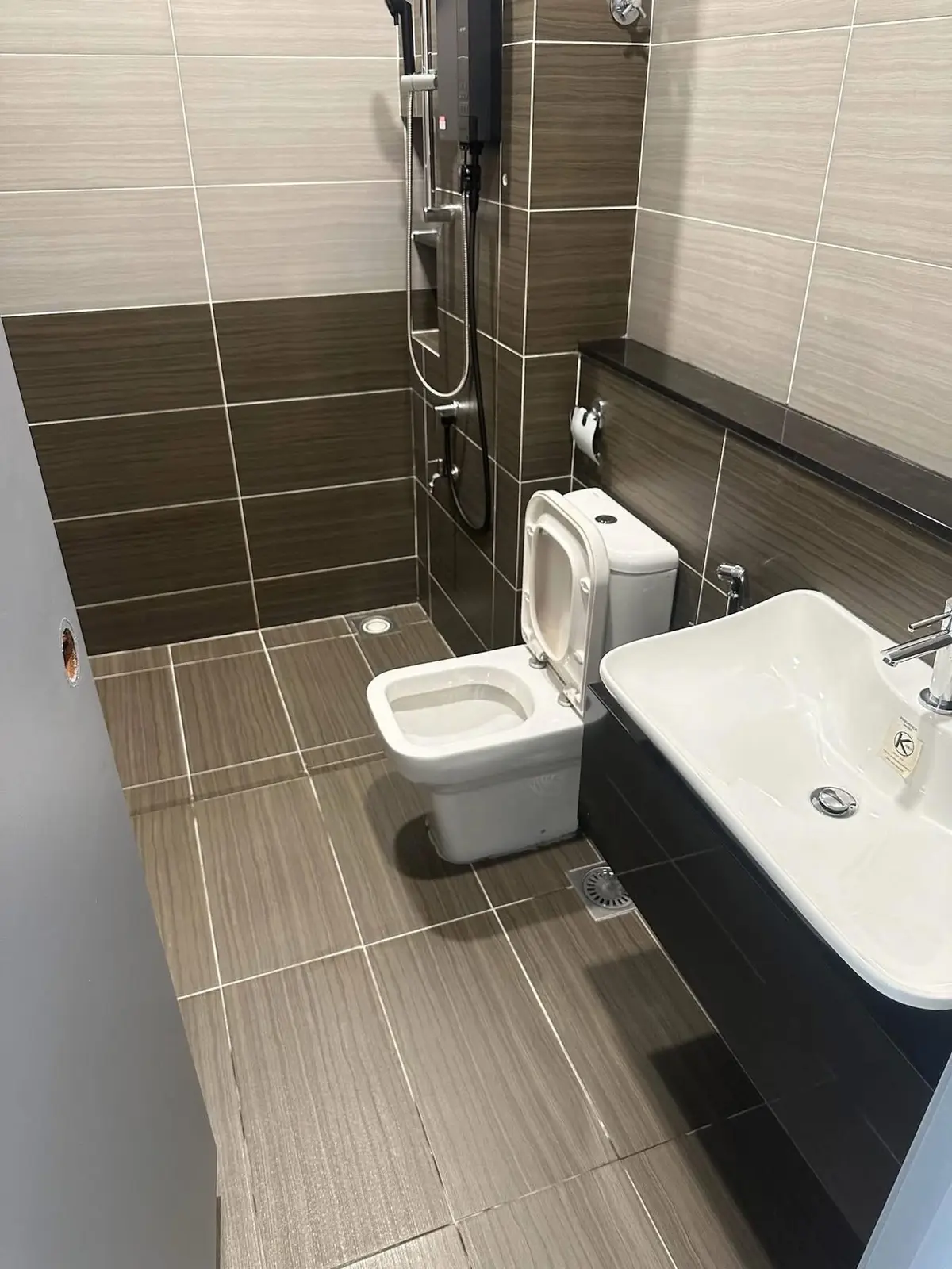 Bathroom after cleaning from an O&L post-renovation cleaning job